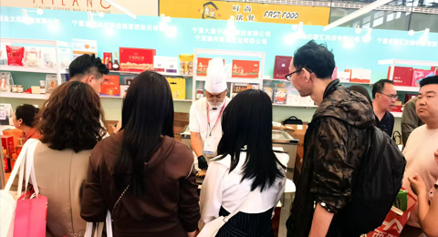 2026 上海 SIAL 西雅国际食品展,臻有良品宁夏滩羊火爆全场,现烤宁夏滩羊羊肉串,香满展馆!